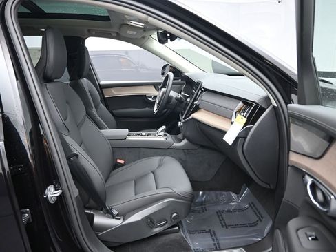 New 2026 Volvo XC90 B6 Plus w/ Protection Package Premier image 28