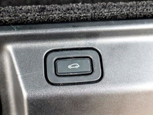 Used 2023 Land Rover Range Rover SE image 36