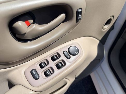 Used 2005 Pontiac Bonneville SLE w/ Premier Edition FWD image 8