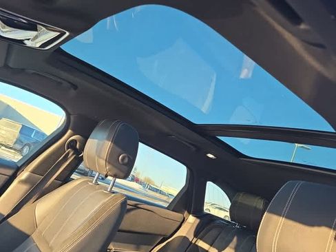 Used 2018 Land Rover Range Rover Velar R-Dynamic SE image 9