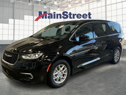 New 2026 Chrysler Pacifica Select