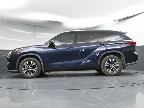Used 2020 Toyota Highlander XLE image 30