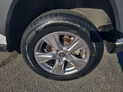 Used 2023 Toyota RAV4 XLE w/ Convenience Package FWD image 34