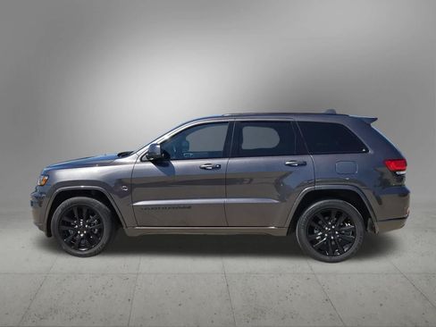 Used 2019 Jeep Grand Cherokee Altitude RWD image 3
