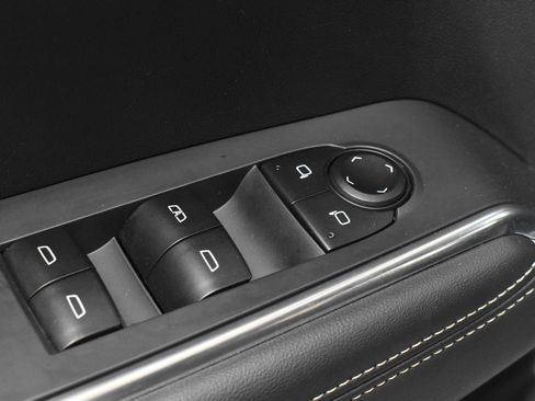 Used 2025 GMC Acadia Elevation image 12