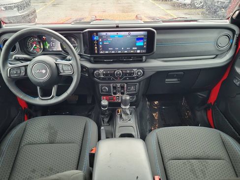 Certified 2025 Jeep Wrangler Unlimited Rubicon 4xe w/ Convenience Group AWD/4WD image 13