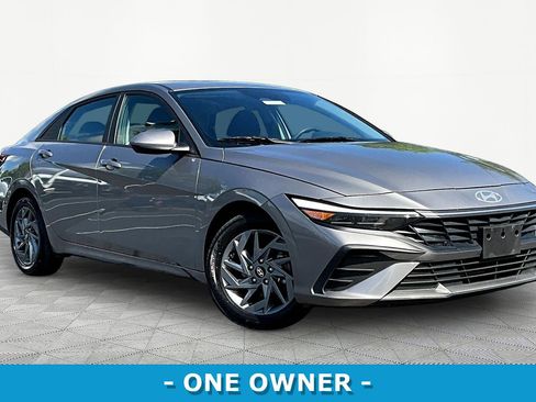 Used 2024 Hyundai Elantra SEL FWD image 3