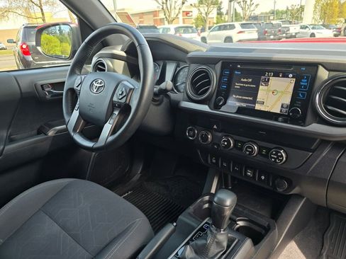 Used 2019 Toyota Tacoma TRD Sport w/ Technology Package AWD/4WD image 10