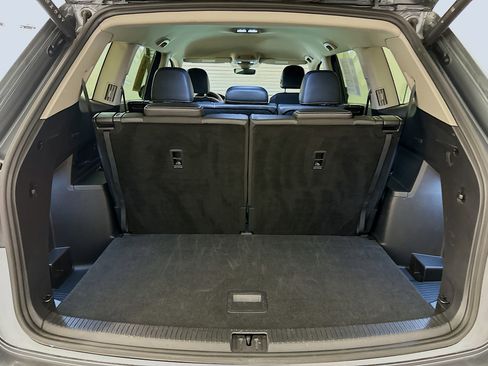 Used 2025 Volkswagen Atlas SE image 31