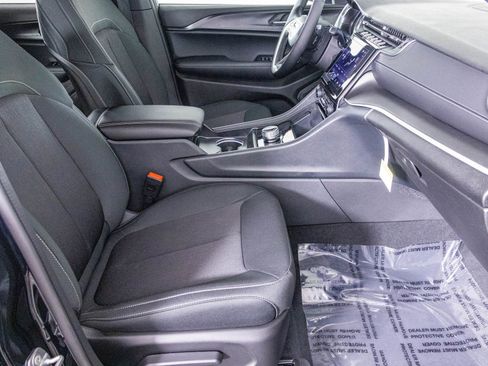 New 2025 Jeep Grand Cherokee Laredo X image 36