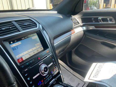 Used 2017 Ford Explorer Limited w/ Equipment Group 301A AWD/4WD image 14