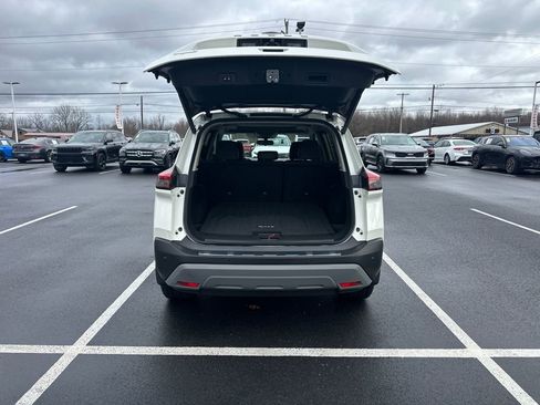 Used 2023 Nissan Rogue SV w/ SV Premium B Package image 11