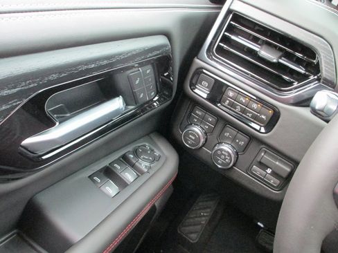 New 2026 GMC Yukon XL AT4 Ultimate image 17