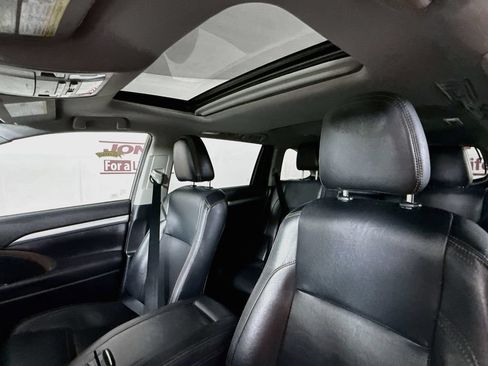 Certified 2019 Toyota Highlander XLE AWD/4WD image 12