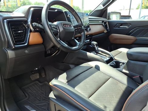 Certified 2024 GMC Canyon AT4 w/ AT4 Premium Package AWD/4WD image 12