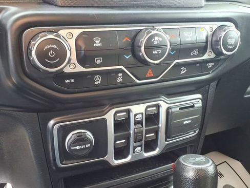 Used 2020 Jeep Wrangler Unlimited Sahara AWD/4WD image 17