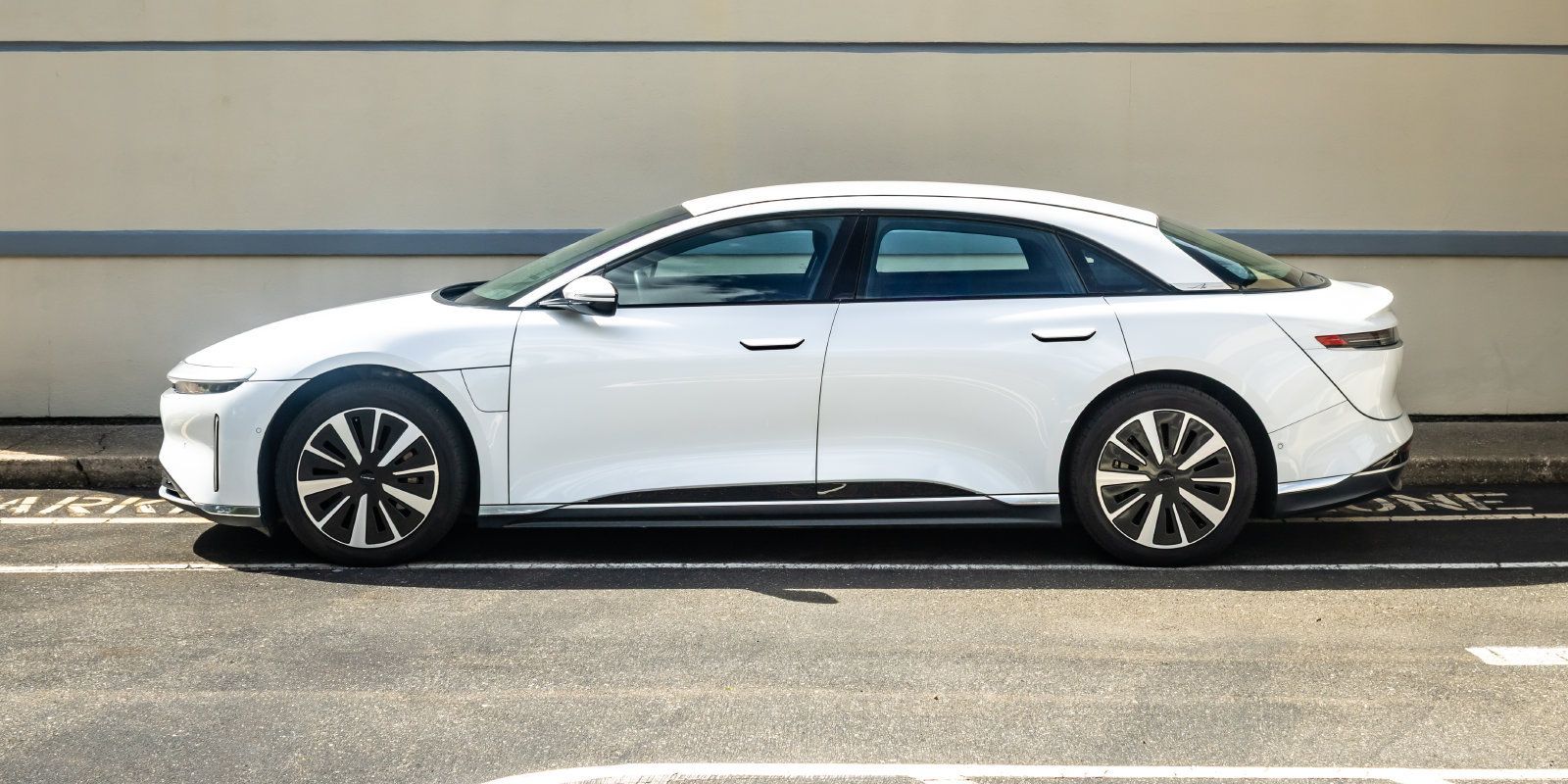 Used 2025 Lucid Air Pure RWD image 3