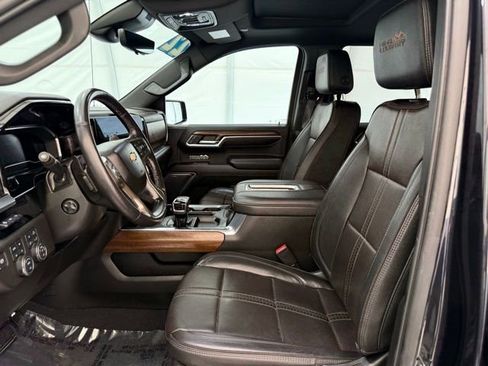 Used 2022 Chevrolet Silverado 1500 High Country w/ Technology Package image 12