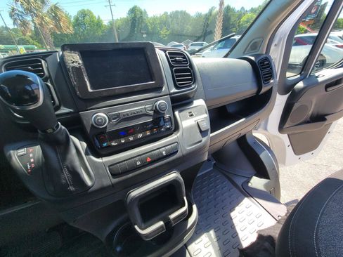 Used 2025 RAM ProMaster 2500 w/ Convenience Group FWD image 20