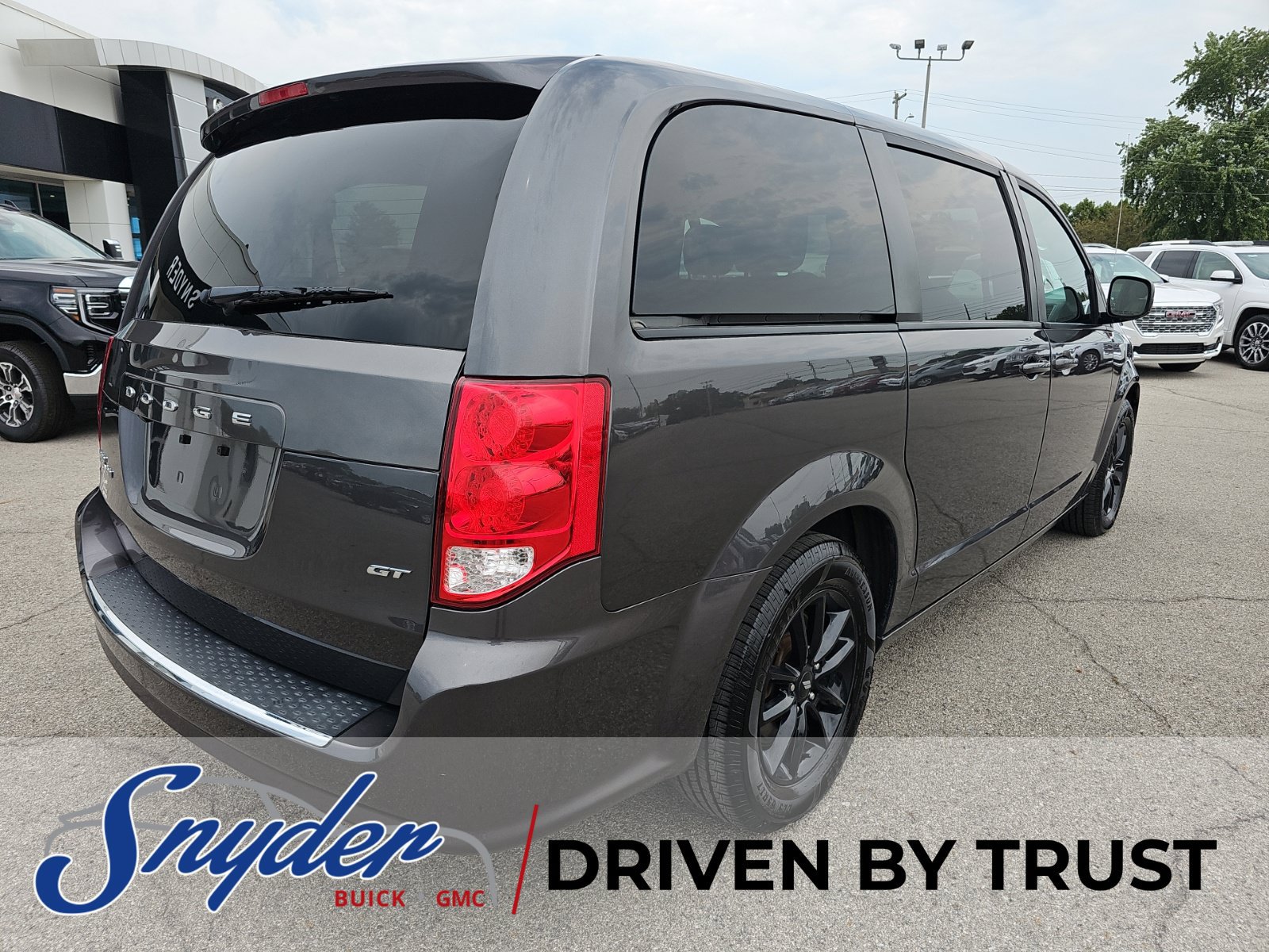 Used 2020 Dodge Grand Caravan GT FWD image 8