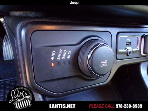Certified 2020 Jeep Renegade Altitude w/ Cold Weather Group AWD/4WD image 20