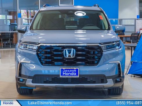New 2025 Honda Pilot Touring image 2