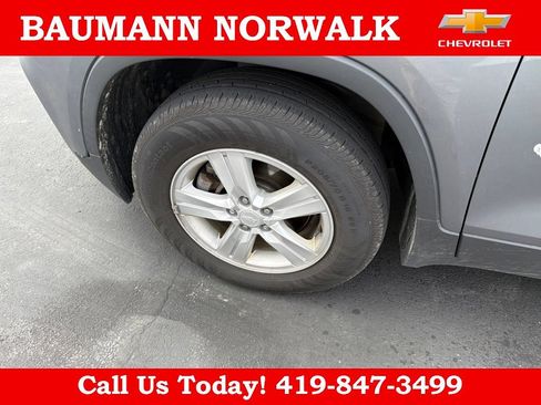 Used 2020 Chevrolet Trax LT w/ LT Convenience Package AWD/4WD image 20