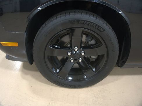Used 2009 Dodge Challenger R/T RWD image 12