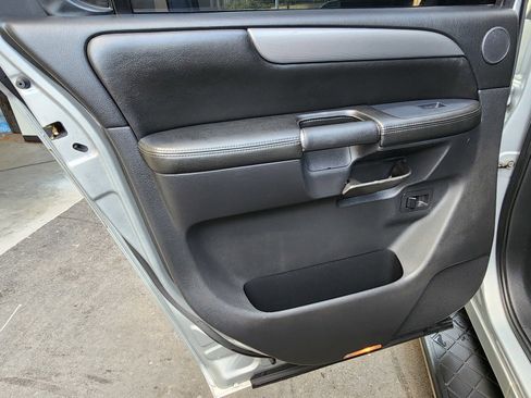 Used 2011 Nissan Armada SV RWD image 46