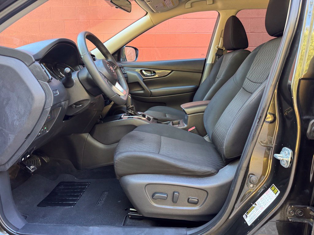 Used 2017 Nissan Rogue SV AWD/4WD image 8