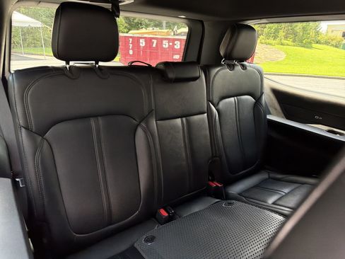 Used 2024 Jeep Wagoneer Series II w/ Flexible Seating Group AWD/4WD image 16