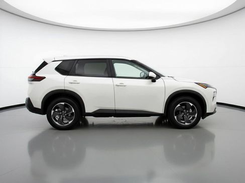 Used 2025 Nissan Rogue SV FWD image 11