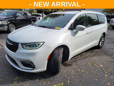 Used 2022 Chrysler Pacifica Touring-L AWD/4WD image 7