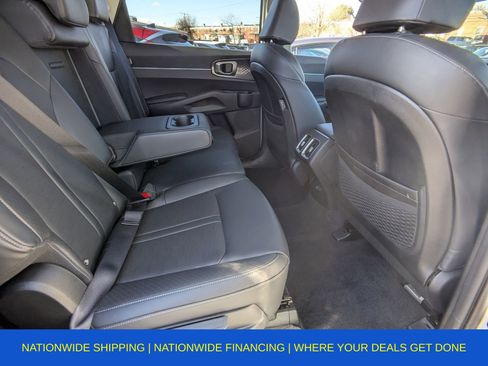 Used 2025 Kia Sorento S image 15