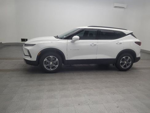 Used 2023 Chevrolet Blazer LT w/ Convenience Package FWD image 2