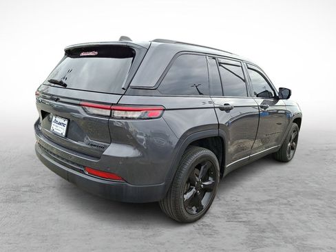 Used 2024 Jeep Grand Cherokee Limited w/ Black Appearance Package image 5