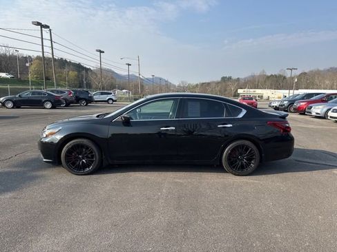 Used 2017 Nissan Altima 2.5 SR w/ Midnight Edition Package image 5