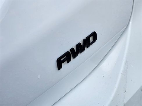 Used 2023 Chevrolet Equinox Premier image 12