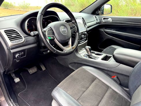 Used 2020 Jeep Grand Cherokee Altitude image 11