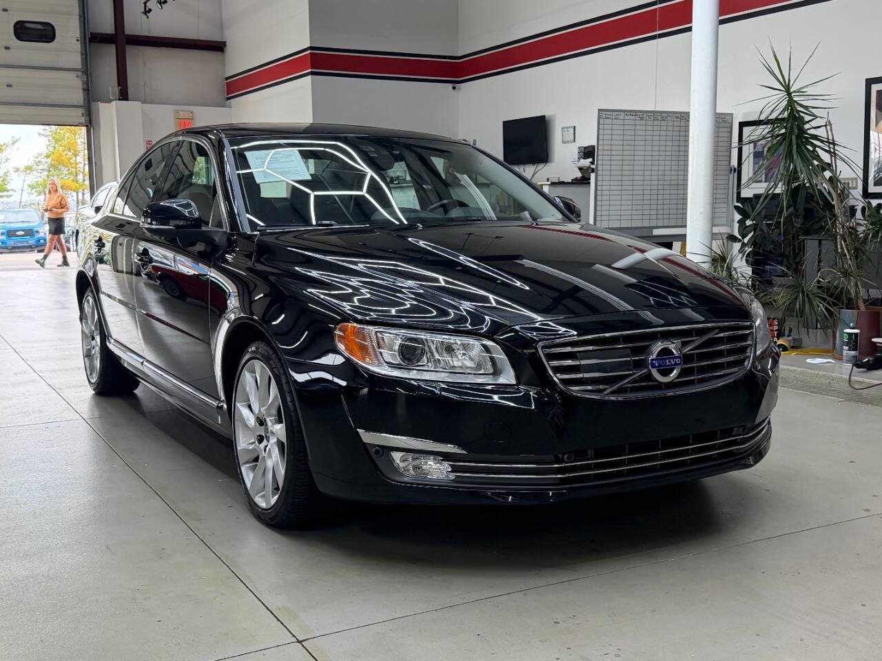 Used 2016 Volvo S80 T5 Platinum w/ Climate Package FWD image 1