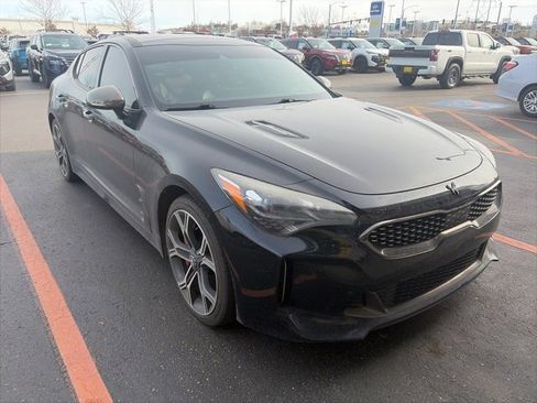 Used 2018 Kia Stinger GT2 image 4