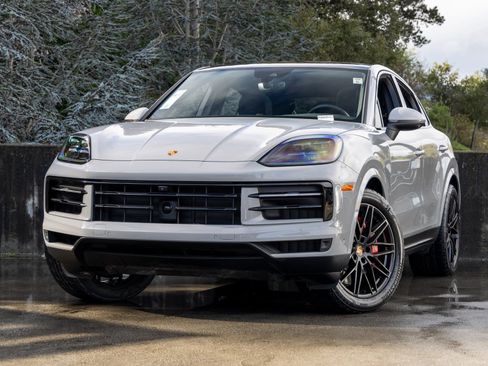 Certified 2025 Porsche Cayenne S image 1