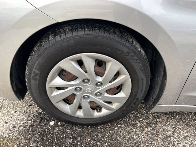 Used 2020 Hyundai Elantra SE FWD image 19