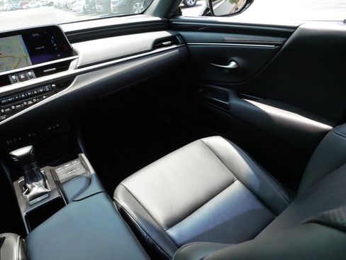 Used 2020 Lexus ES 350 w/ Premium Package FWD image 11