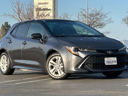 Used 2022 Toyota Corolla SE w/ SE Preferred Package image 2