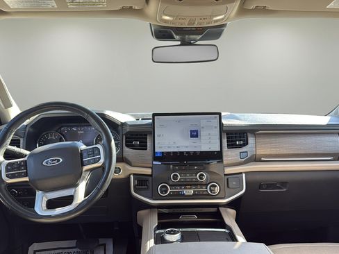 Used 2024 Ford Expedition Limited AWD/4WD image 9