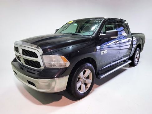 Used 2018 RAM 1500 Classic SLT w/ Luxury Group image 11