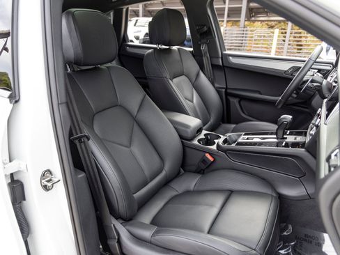 Certified 2026 Porsche Macan AWD/4WD image 67