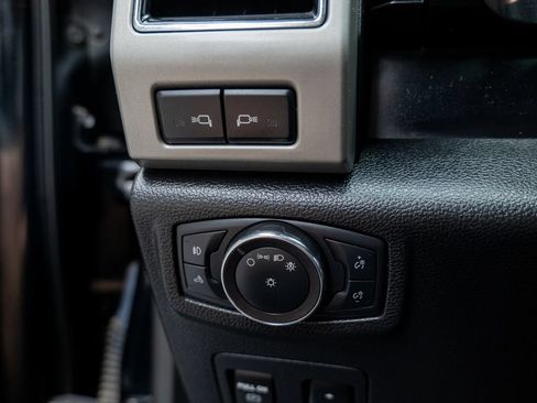 Used 2018 Ford F150 Lariat w/ Equipment Group 502A Luxury AWD/4WD image 37