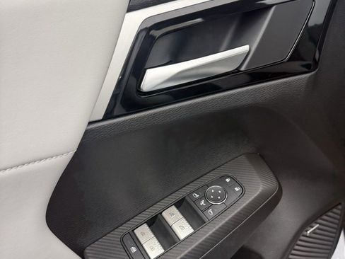 New 2025 Mitsubishi Outlander SE image 16